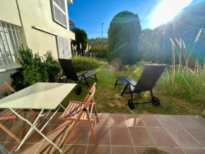 Apartament amb piscina i aparcament - Baixos amb jardinet